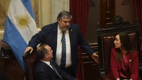 Victoria Villarruel y José Mayans, jefe de Unión por la Patria, que peleará con La Libertad Avanza en las elecciones por no perder representación en el Senado. 