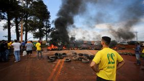 Tensión en Brasil: Bolsonaro no habla y sus bases bloquean rutas y aeropuertos