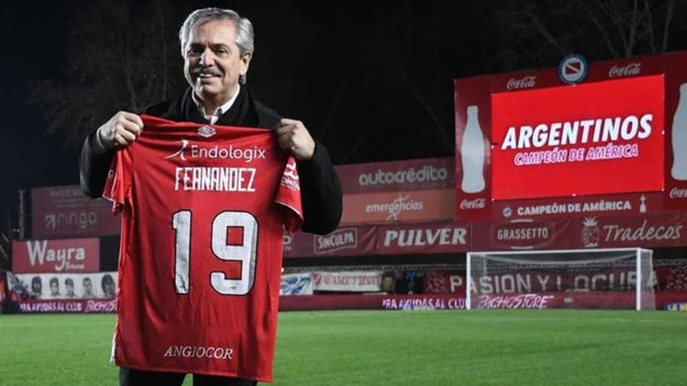 Un presidente futbolero que (por ahora) mira desde la platea