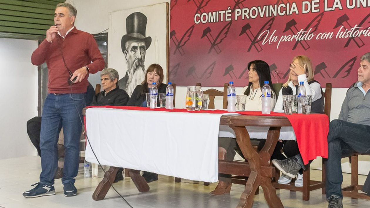 El intendente de&nbsp;Villa Urquiza,&nbsp;Manuel Tennen, anunció su candidatura por la intendencia de&nbsp;Paraná.