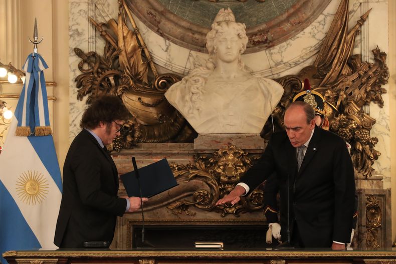 Milei le tomó juramento a Francos.