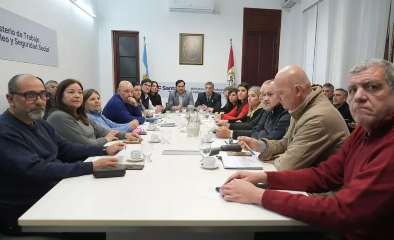 Paritarias en Santa Fe: los gremios docentes en pie de guerra contra la propuesta de aumentos del gobierno