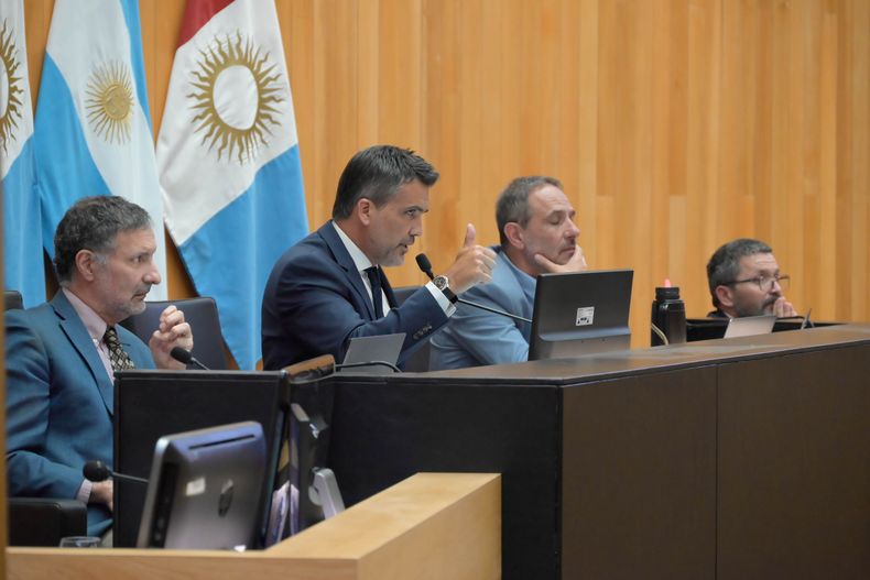 Facundo Torres Lima presidió la sesión de la Legislatura de Córdoba, acumula protagonismo y sumó tres nuevas fotos con el gobernador Martín Llaryora en la última semana.