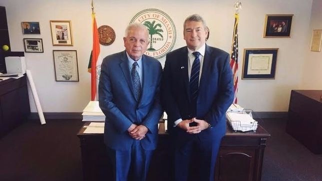 el senador de massa que aprovecha el receso legislativo para capacitarse en miami