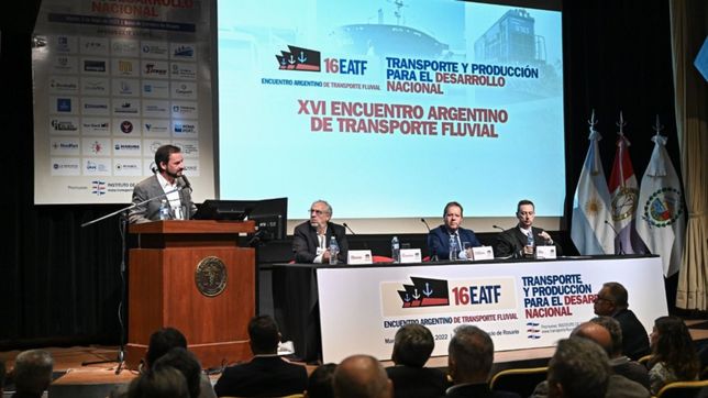 la hidrovia es mia: el gobierno marco la cancha de visitante en rosario