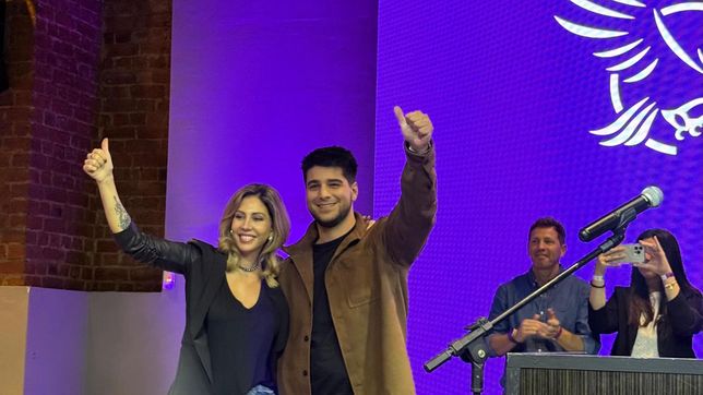 El candidato de La Libertad Avanza en Santa Fe, Agustín Pellegrini, junto a Romina Diez.