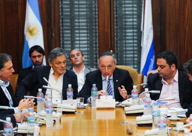 Catarsis de CEOs en la UIA: caída del consumo, impuestazo y tomates italianos