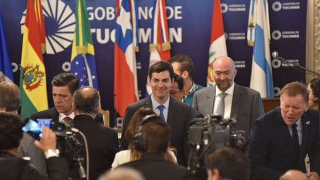 urtubey prometio ?ayudar? al gobierno, pero critico el plan economico