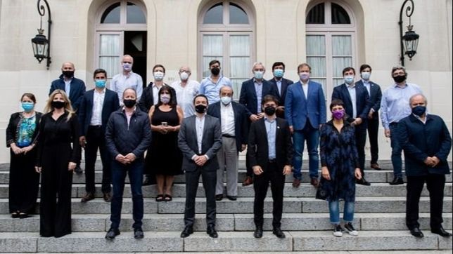 en bloque, intendentes del fdt salen a bancar a kicillof ante dardos opositores