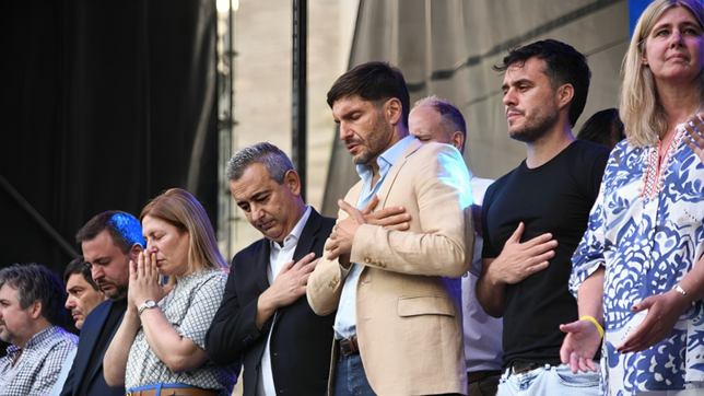 Scaglia, Javkin y Pullaro en la multitudinaria marcha organizada por elevangelismo de Santa Fe