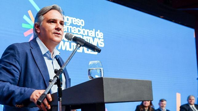 Martín Llaryora abrió una cumbre internacional de cooperativismo en Córdoba