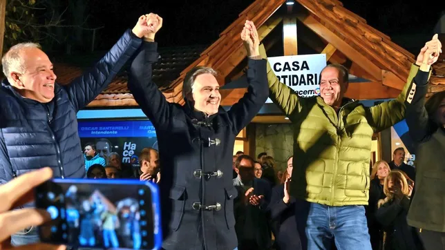 Martín Llaryora festejó el pasado domingo junto a Oscar Santarelli en Villa General Belgrano.&nbsp;