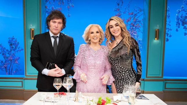 Javier Milei y su pareja, la humorista Fátima Florez, con Mirtha Legrand.