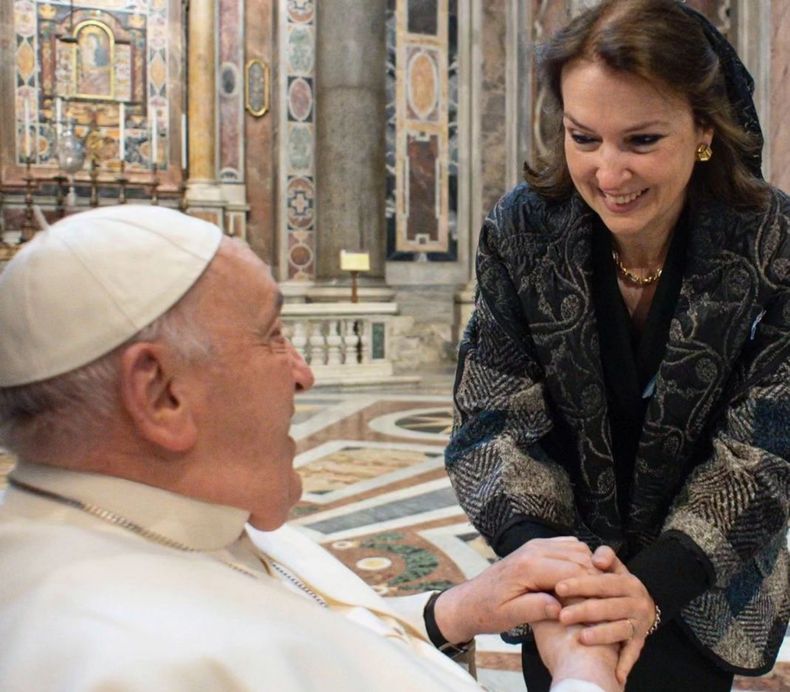Diana Mondino con el papa Francisco