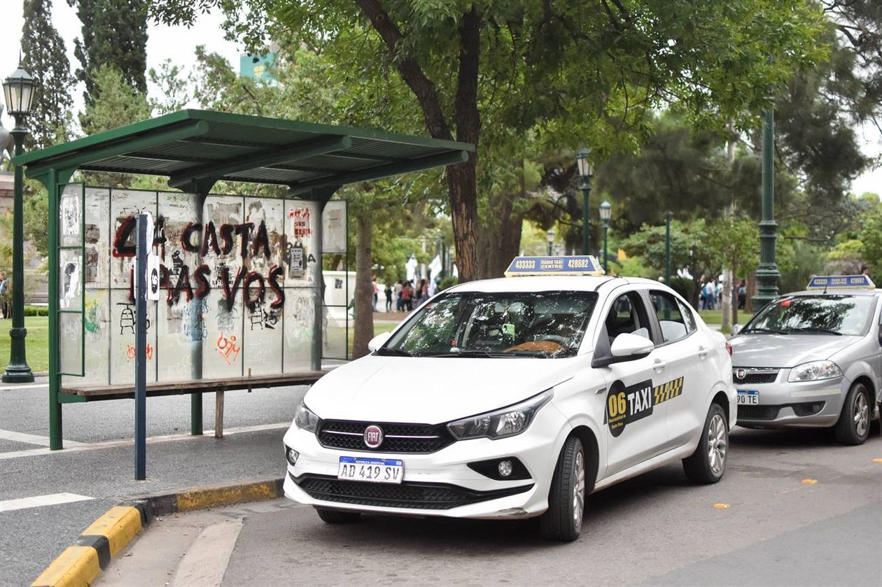 Como en toda la Patagonia, taxistas de La Pampa se plantaron desde el año pasado con movilizaciones y denuncias contra el desembarco de Uber. Al principios sintieron acompañamiento de los gobiernos. FOTO: www.radiokermes.com