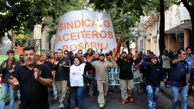 Escala el conflicto aceitero: Cargill cerró las operaciones en dos plantas