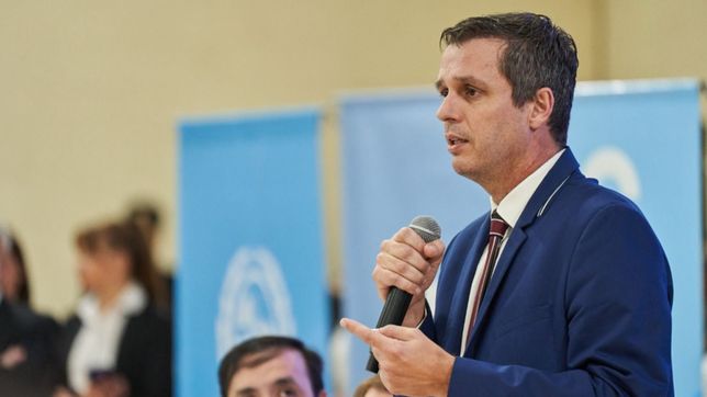 las razones de cresto para dejar el enohsa y volver al pago chico