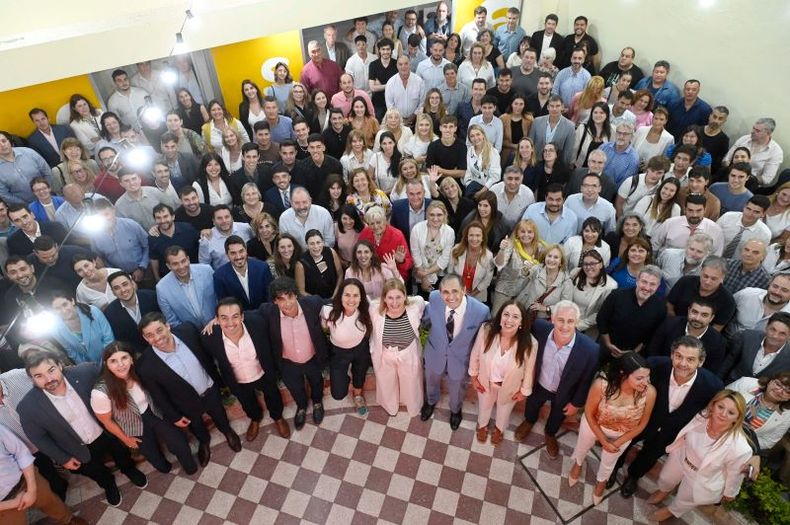 María Eugenia Vidal con Gisela Scaglia en la presentación de la Fundación Pensar de Santa Fe.