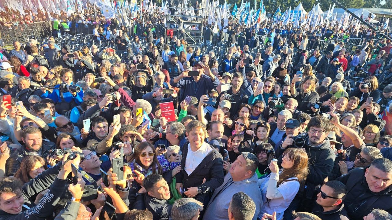 El gobernador de Buenos Aires, Axel Kicillof, lanza el MDF en La Plata.