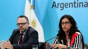 El Gobierno no confía en los pícaros y planea un congelamiento de precios XL