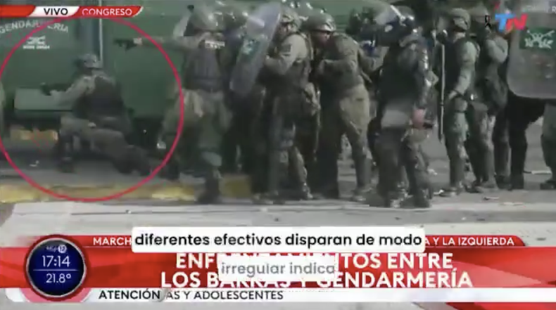 La imagen que revela que el disparo contra Pablo Grillo se realiz&oacute; de forma horizontal, no a 45 grados como sostiene Patricia Bullrich.