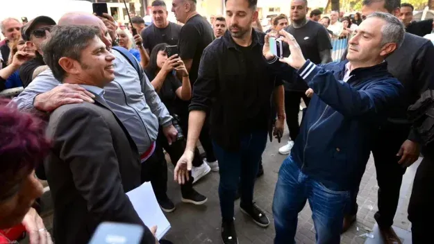 Axel Kicillof al llegar a la reunión del Consejo del PJ bonaerense