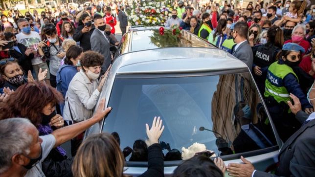 padrinazgo, aplauso ferroviario, el llanto de massa y la caravana verde