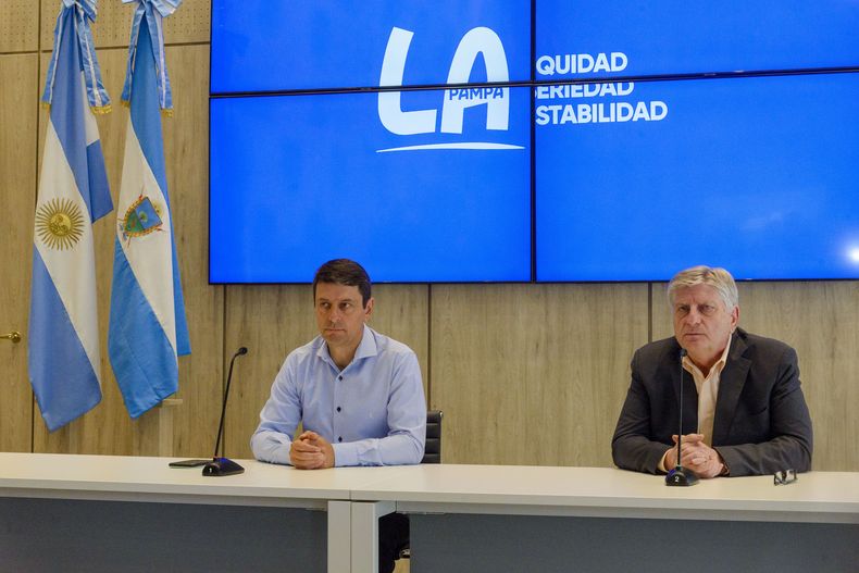 El gobernador de La Pampa Sergio Ziliotto junto al diputado nacional Ariel Rauschenberger: el jefe del Ejecutivo pampeano estudia cambios en su gabinete.
