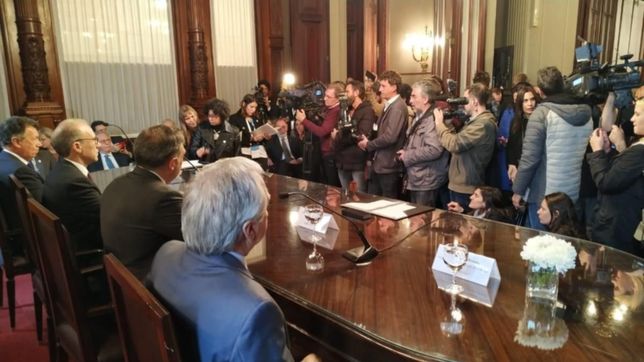 politicos y medios asumieron un compromiso etico digital