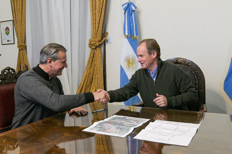 Gustavo Bordet y Adán Bahl definen las listas de cara al cierre del 24 de junio.