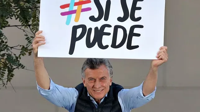 Mauricio Macri con un cartel del ¡Sí, se puede!