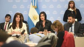 Juliana Santillán, diputada del bloque de Javier Milei; y el funcionario Alejandro Cacace.&nbsp;