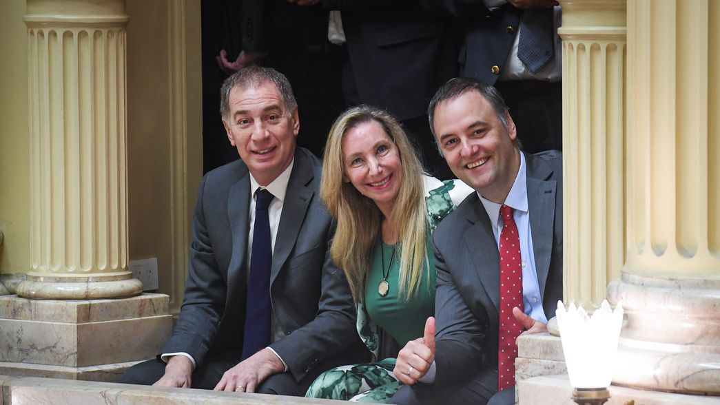 Diego Santilli, Karina Milei y Manuel Adorni, en el Senado.&nbsp;