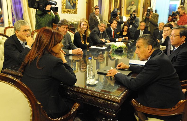 Posse acompañó a Eurnekian cuando le presentó a Cristina el Proyecto Aconcagua. En la foto, junto a los exfuncionarios Julio de Vido, Amado Boudou, Debora Giorgi y Juan Pablo Schiavi.&nbsp;
