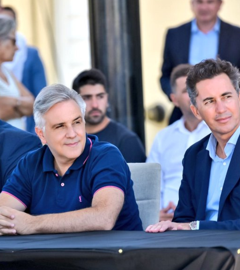 El intendente Gianfranco Luchessi, Martín Llaryora y Manuel Calvo en las Higueras, en una de las recorridas del gobernador por el interior.&nbsp;