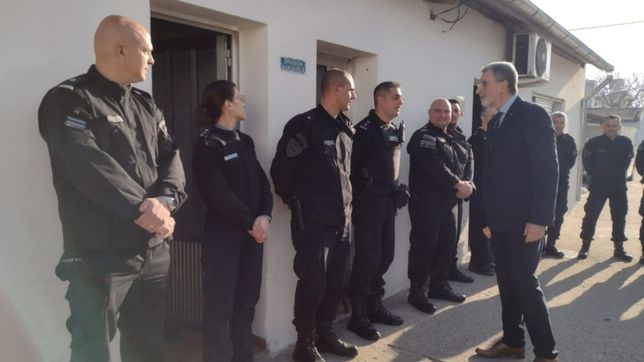 perotti empodera a rimoldi, que llena seguridad con gestos a la policia