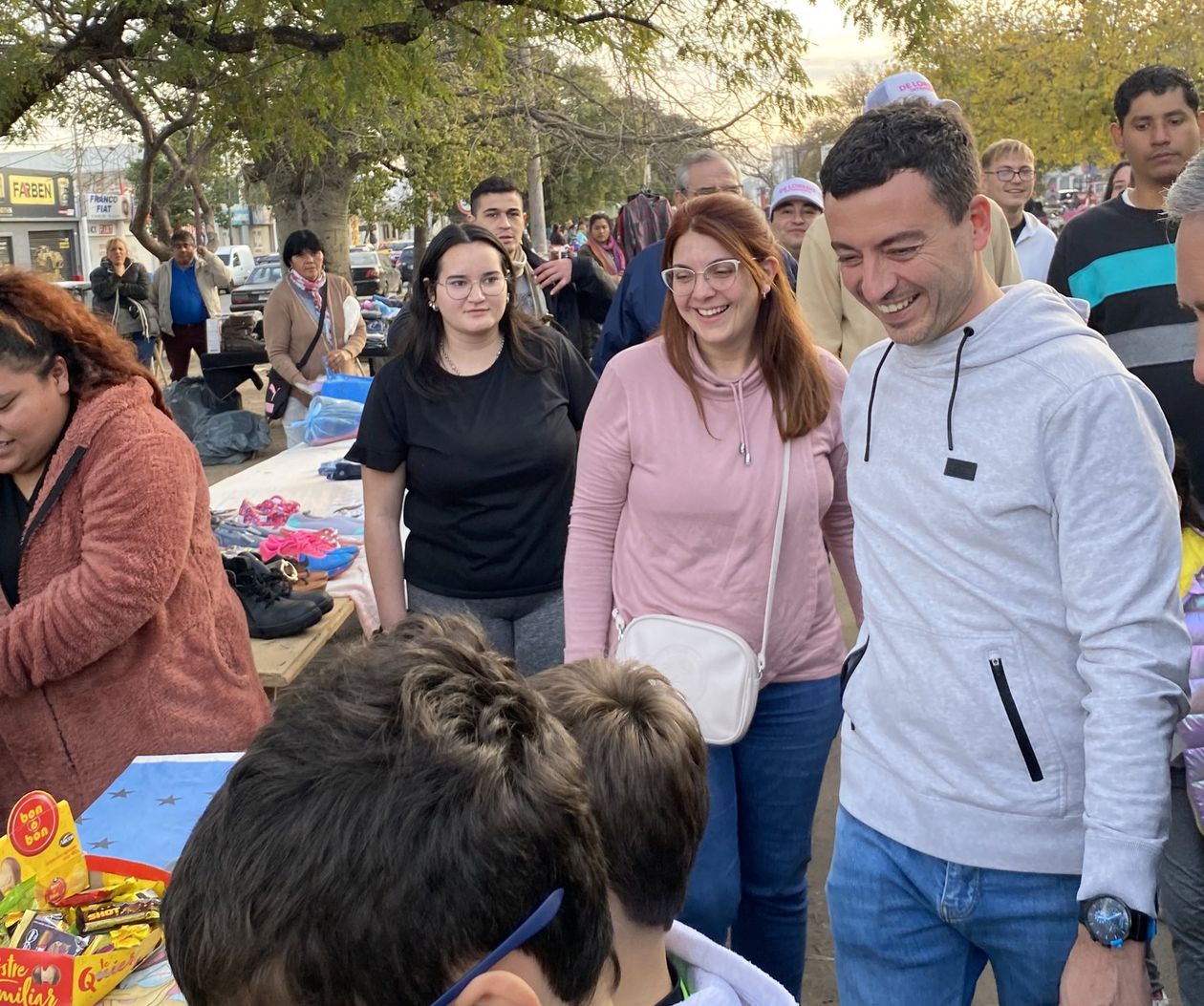 Jessica Rovetto Yapur de campaña con Rodrigo de Loredo.
