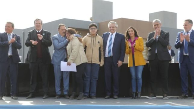 el presidente y ferraresi entregaron viviendas en la rioja