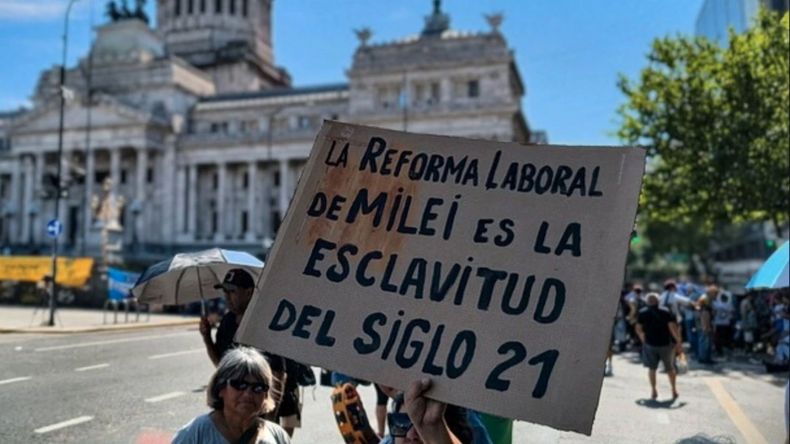 Crece el empleo informal y Toto Caputo apuesta a la reforma laboral para revertir la tendencia&nbsp;