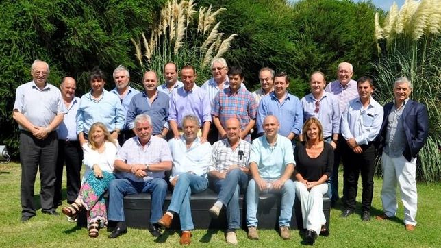 intendentes k del interior bonaerense, reunidos para reclamarle a vidal