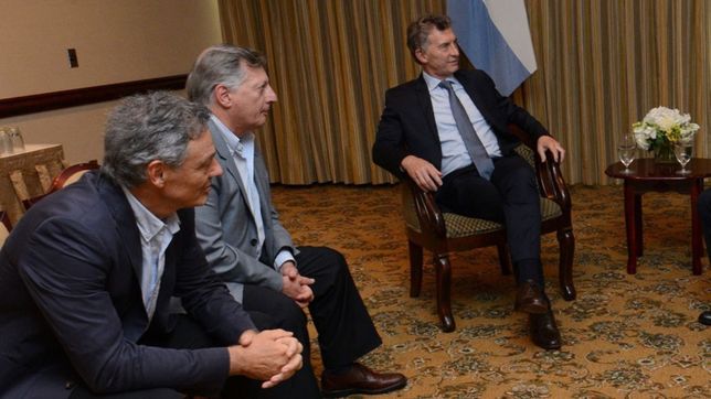 la crisis se cobro otros dos peces gordos: macri echo a cabrera y a aranguren