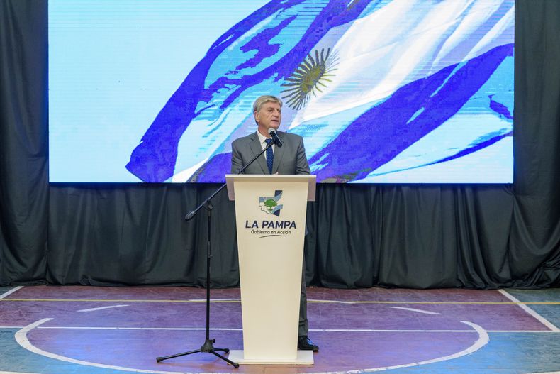 No hay libertad si la administran los poderosos, dijo el gobernador de La Pampa Sergio Ziliotto en el acto del 9 de Julio que se hizo en la provincia.