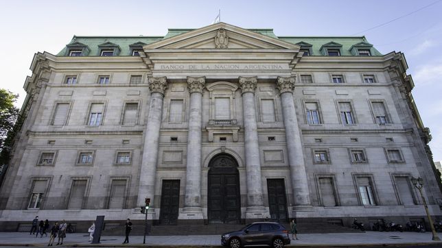 Con un DNU, Javier Milei avanza con la transformación del Banco Nación en una sociedad anónima