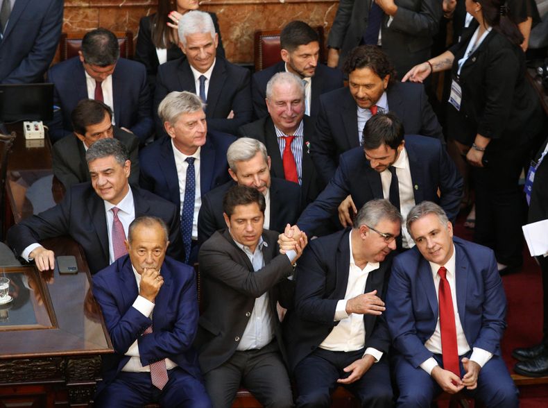 Los gobernadores, durante el apertura de sesiones de Javier Milei.&nbsp;