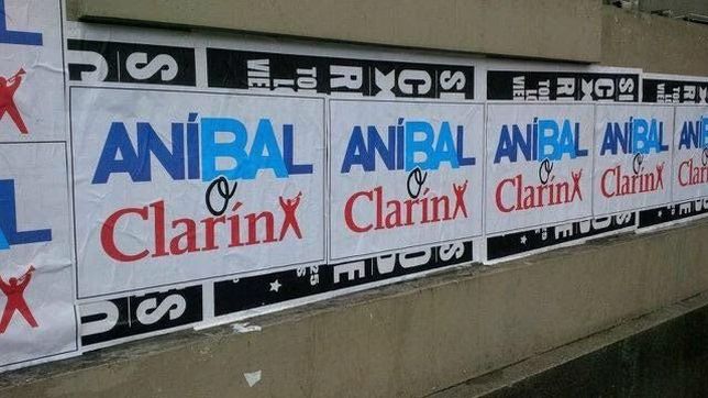 ?anibal o clarin?, los afiches que exponen a dominguez en la cruda interna del fpv