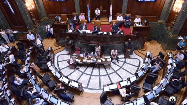 tras su aprobacion, la oposicion salio en masa a cuestionar la unicaba