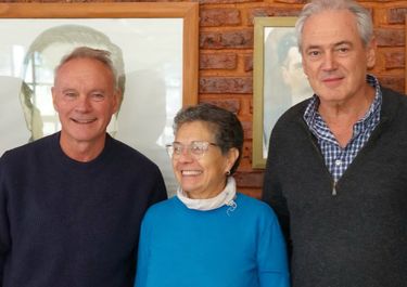 Alicia Oviedo, presidenta de la UCR de Entre Ríos, flanqueada por Atilio Bendetti y por Darío Schneider.