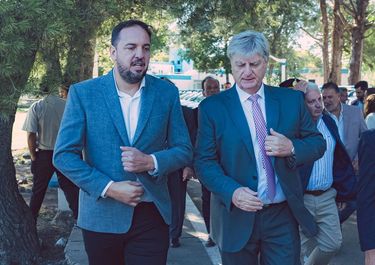 El gobernador de La Pampa Sergio Ziliotto junto al intendente de la capital Santa Rosa, Luciano di Nápoli: protagonistas en la guerra de la conectividad.
