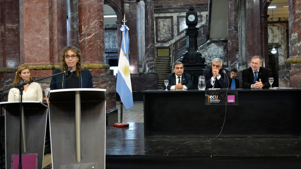 Cintia Pinillos, la decana que suena para suceder a Franco Bartolacci en la Universidad Nacional de Rosario.