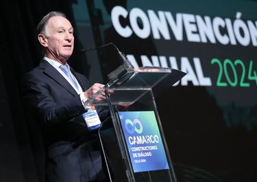 Un solo aplauso de Camarco para Toto Caputo